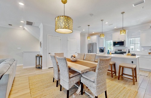 Ono Island House | Gorgeous coastal townhome, private patio and shared pool