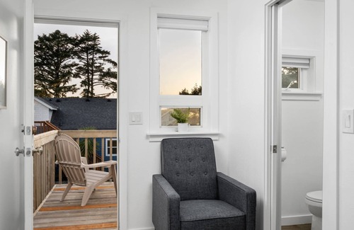 Rockaway Beach Condo | Gorgeous Coastline Setting, Pet Friendly, Seconds to Beach, Community Fire-Pit, Volleyball - Unit 12