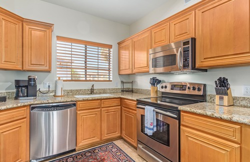 South Scottsdale Condo | Gorgeous condo! 1 King, 2 Queens. Heated Pool! Sleeps 6 - Perfect Location!