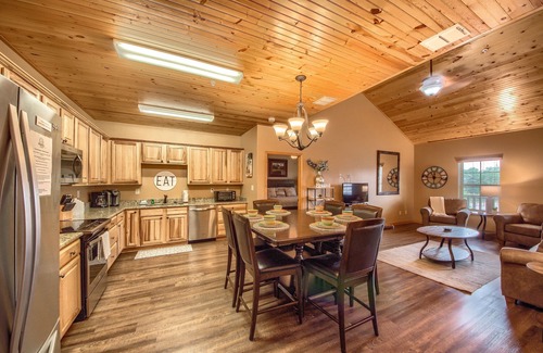 Gruene Condo | Gorgeous Condo Historic Gruene with pool!