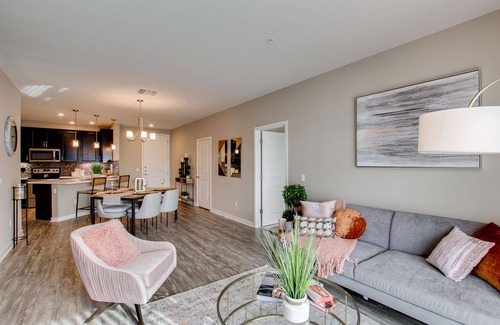 Chandler Condo | Gorgeous Condo Large Resort Pool & mountain views! 30 Night Min!