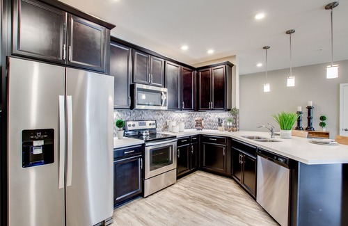 Chandler Condo | Gorgeous Condo Large Resort Pool & mountain views! 30 Night Min!