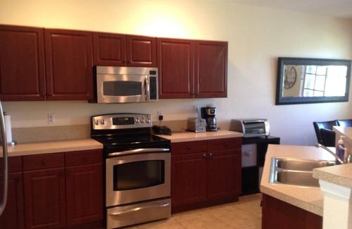 Riviera Beach House | Gorgeous Condo near Beach, sleep 6