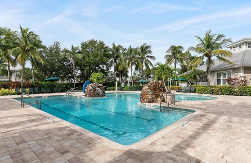 Naples Condo | Gorgeous condo on 18th hole, resort style pool!