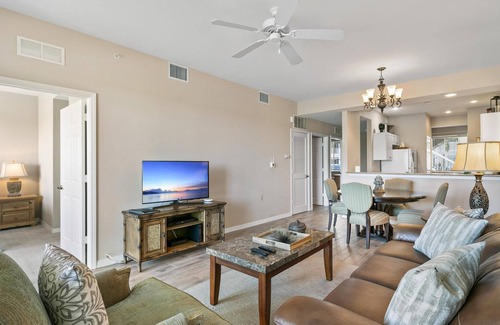 Naples Condo | Gorgeous condo on 18th hole, resort style pool!