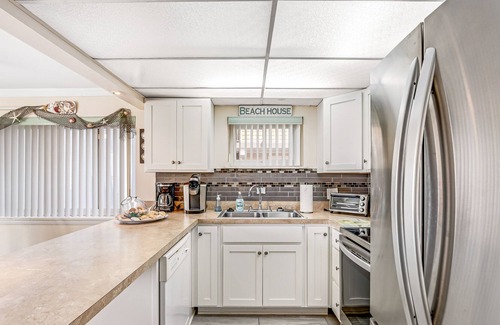 Midtown Ocean City Condo | Gorgeous Condo Overlooking Marina w/WiFi, Shared Pool, AC, Private Washer/Dryer