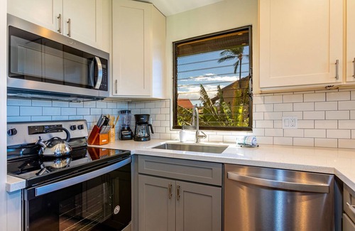 Kihei Condo | Gorgeous corner unit w/Stunning Panromantic Ocean Views, Beachfront!