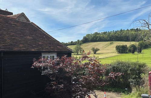 Skirmett Cottage | Gorgeous Cottage in Skirmett with Parking. Pet Friendly!