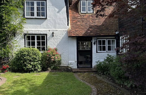 Skirmett Cottage | Gorgeous Cottage in Skirmett with Parking. Pet Friendly!