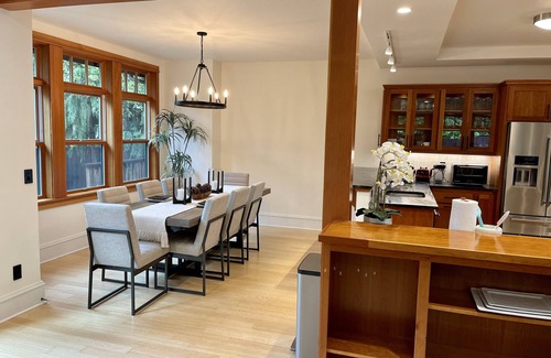 Amazon House | Gorgeous Craftsmen home blocks from University of Oregon Campus