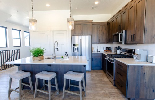 Washington Apartment | Gorgeous Desert Loft in Southern Utah with views, pool, hot tub and firepits.