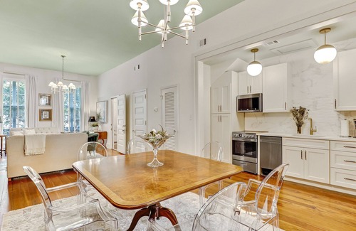 Historic Downtown Savannah Apartment | Gorgeous Designer Apartment, Heated Pool Access