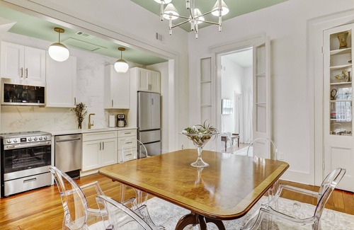Historic Downtown Savannah Apartment | Gorgeous Designer Apartment, Heated Pool Access