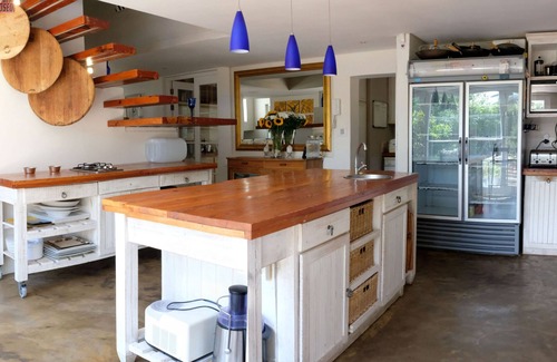 Hout Bay House | Gorgeous designer house with beautiful views over Hout Bay Valley in a secure