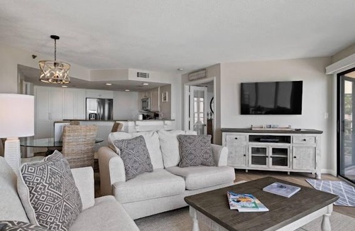 Palmetto Dunes Condo | Gorgeous Direct Ocean and Pool Views! 2BR 2BA Smart TV’s Beach Chairs 4th Floor