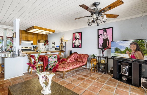 Historic Kailua Village Condo | Gorgeous Direct Oceanfront View! Top Floor! Private! Free WiFi, Free Parking!