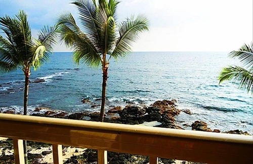 Historic Kailua Village Condo | Gorgeous Direct Oceanfront View! Top Floor! Private! Free WiFi, Free Parking!