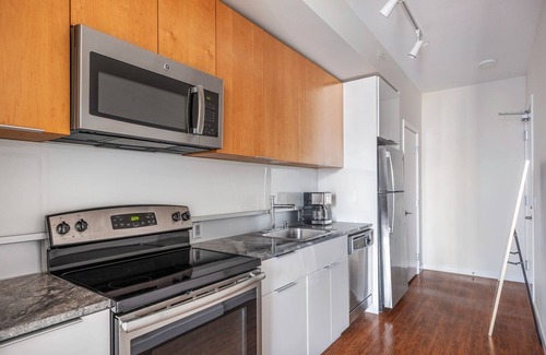 West Bellevue Apartment | Gorgeous Downtown Bellevue Studio w/Gym, W/D, near shops, by Blueground
