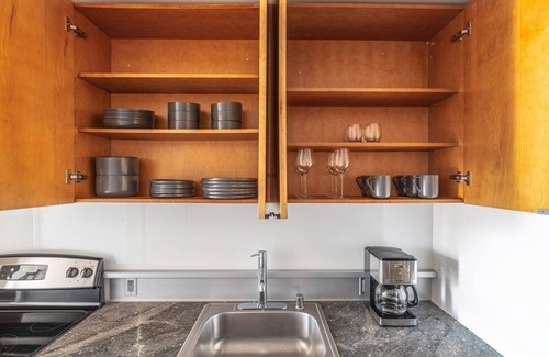 West Bellevue Apartment | Gorgeous Downtown Bellevue Studio w/Gym, W/D, near shops, by Blueground