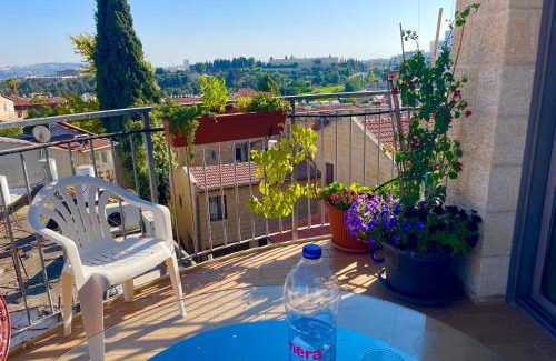 Nachlaot Apartment | Gorgeous duplex in heart of Jerusalem
