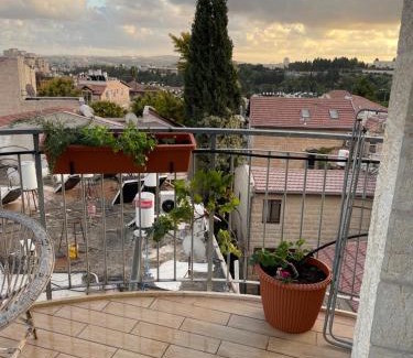Nachlaot Apartment | Gorgeous duplex in heart of Jerusalem