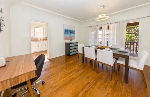 Beverly Hills House | Gorgeous Duplex w/ Fireplace, Jacuzzi, & Parking