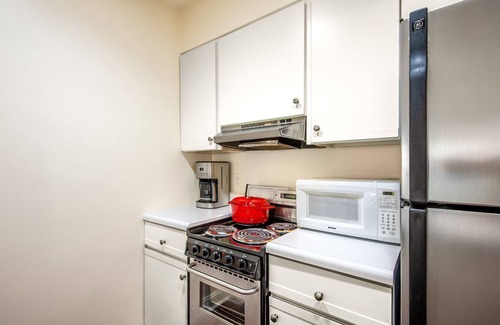 Dupont Circle Apartment | Gorgeous Dupont Circle 1BR w/W/D near Embassy Row by Blueground