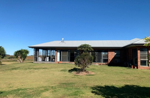 Cudgen House | Gorgeous Farm Living With Ocean Views, 5 min to Kingscliff, 35 min to Byron Bay
