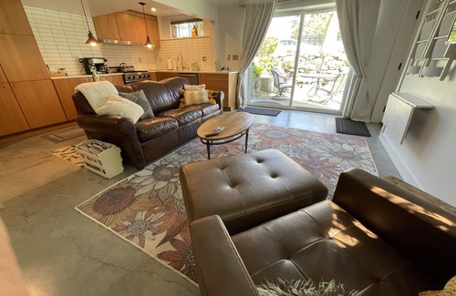 South Seattle Apartment | Gorgeous Garden Getaway, Near Cafes, Parks