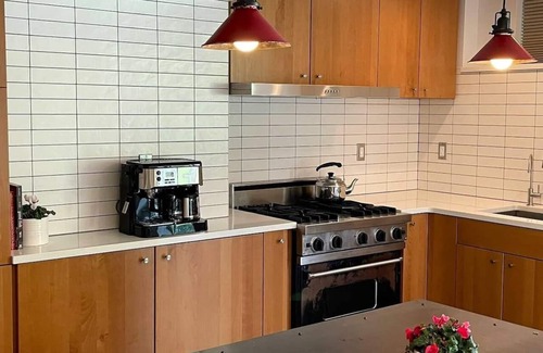 South Seattle Apartment | Gorgeous Garden Getaway, Near Cafes, Parks