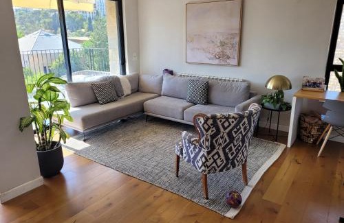 Emek Refaim Apartment | Gorgeous German Colony Apartment with Amazing View