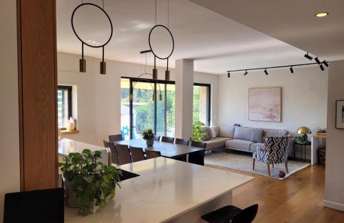 Emek Refaim Apartment | Gorgeous German Colony Apartment with Amazing View