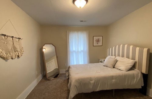 Ashland Apartment | Gorgeous Getaway- 3 bedroom/1 bath Close to HTS airport, KDMC, and Cabell