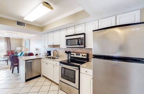 Gulf Shores Condo | Gorgeous getaway right on the beach with pool & central AC