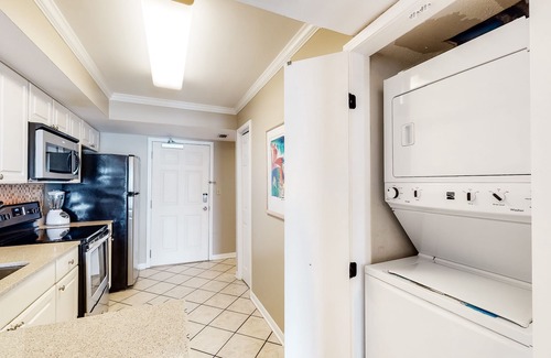 Gulf Shores Condo | Gorgeous getaway right on the beach with pool & central AC