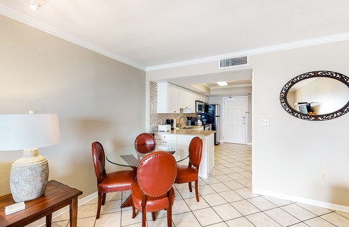 Gulf Shores Condo | Gorgeous getaway right on the beach with pool & central AC