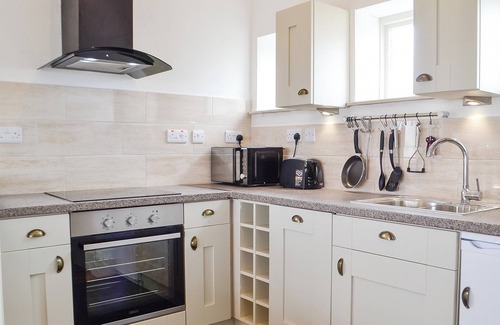 Llansantffraed Cottage | Gorgeous glass fronted property on ground floor level with sea views.