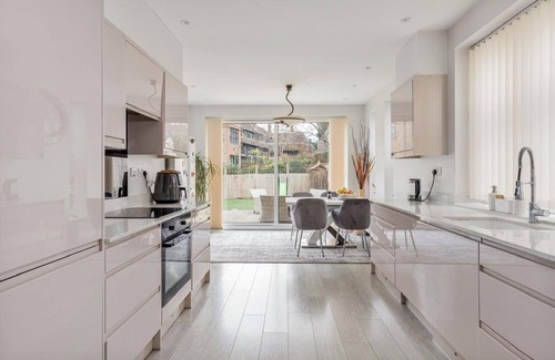Golders Green Apartment | Gorgeous Golders Green apartment in North London