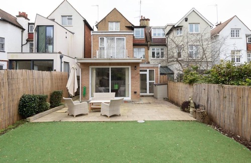 Golders Green Apartment | Gorgeous Golders Green apartment in North London