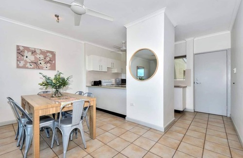 The Gardens Apartment | Gorgeous Golf Course views from top floor