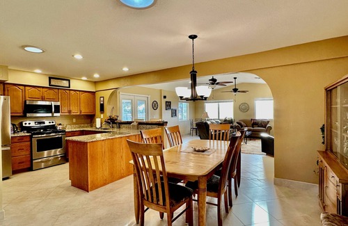 Fountain of the Sun House | Gorgeous Golf & Mountain Views! Lovely 2 bdrm with Great 55+ Community Amenities