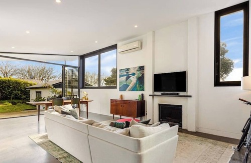 Grey Lynn House | Gorgeous Grey Lynn two bedroom haven