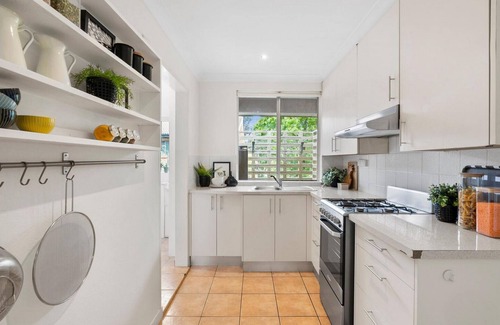 Kingston Apartment | Gorgeous Griffith 2Bed/1Bath Pad
