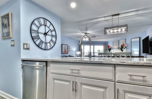 Indian Shores Condo | Gorgeous ground-floor condo -with partial Gulf view & beachfront heated pool/spa