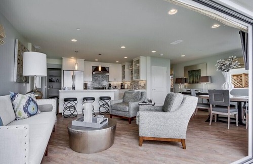 Central Mission Beach Condo | Gorgeous Ground Floor Bayfront