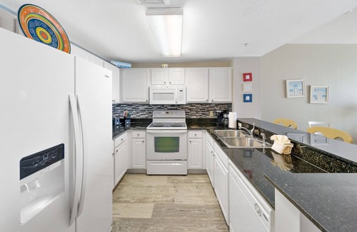 Panama City Beach Condo | Gorgeous Gulf Front 3bd/2ba 5th floor! Beach Chairs/Wifi/Amazing Views