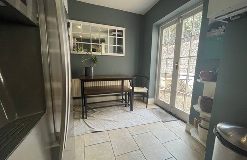 Clifton Apartment | Gorgeous Hideaway in Classy Clifton