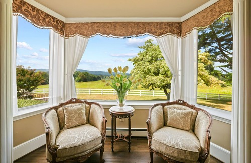 Purcellville House | Gorgeous historic estate property in Virginia's Wine Country