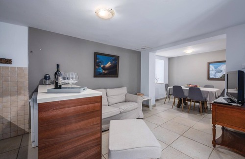 Bale House | Gorgeous home in Bale with WiFi