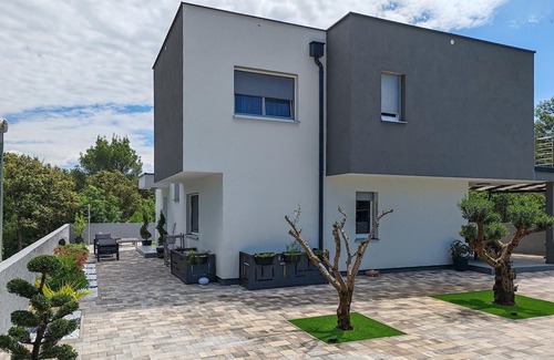Bilice House | Gorgeous home in Bilice with WiFi